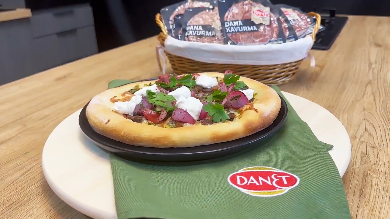 Kavurmalı Pizza