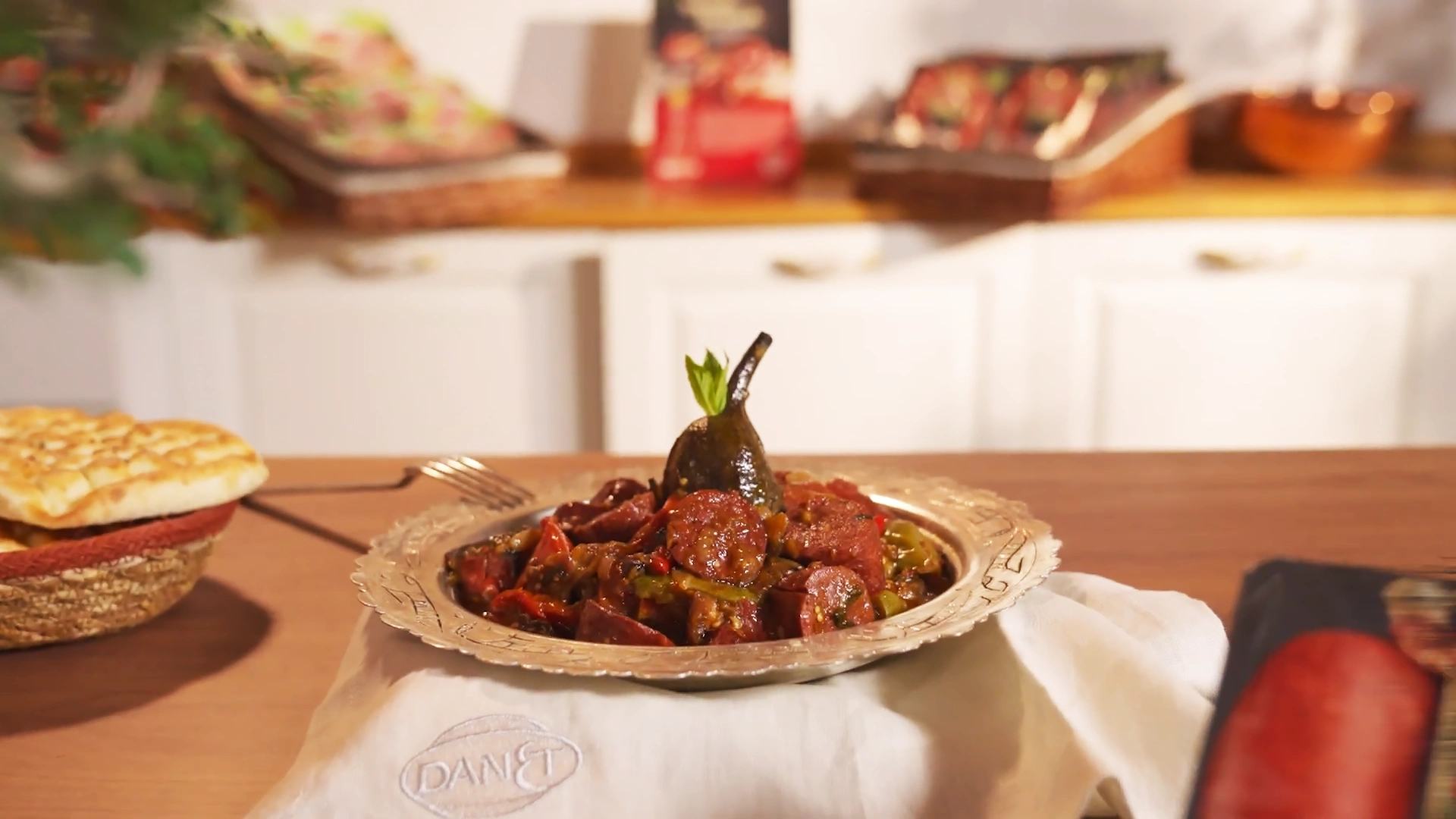 Sucuklu Sebzeli Güveç